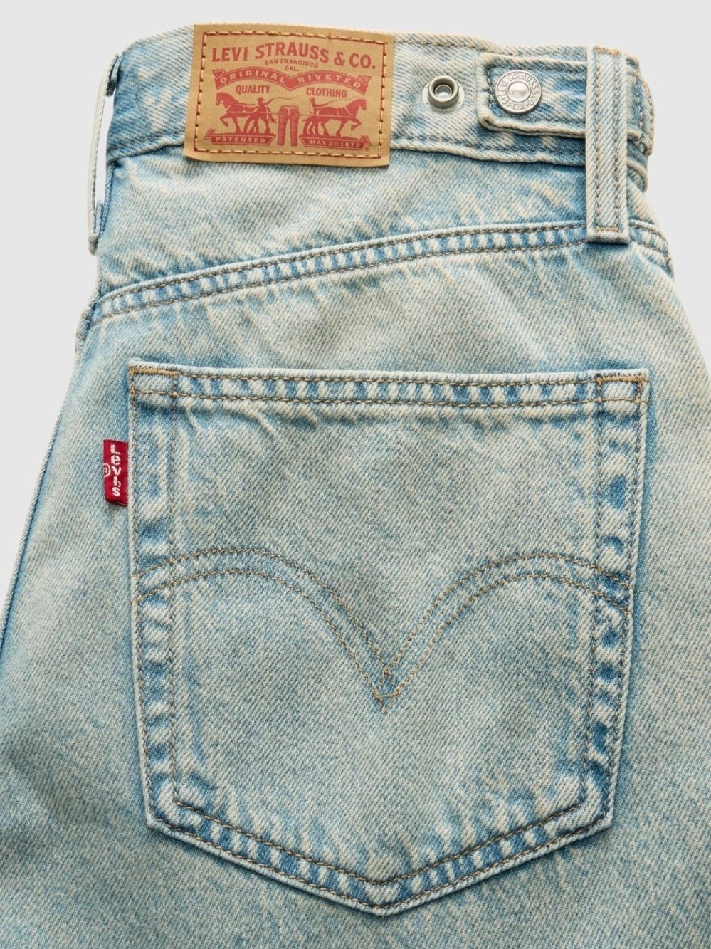 Levi's High-Rise Baggy Cinch Waist Wide-Leg Jeans - Picture 5 of 5